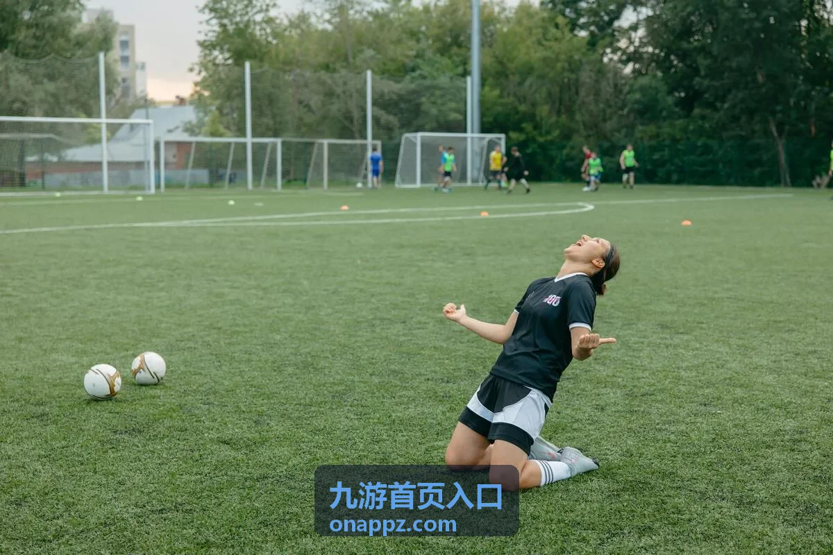 九游首页入口热门合集里的组队阵容搭配示范画面